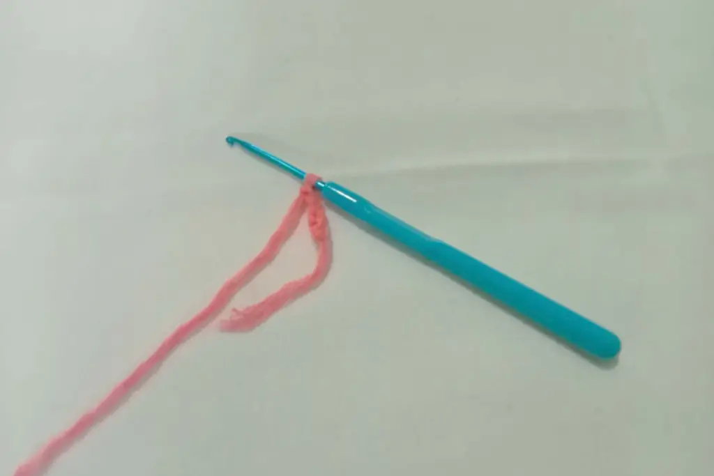 How to Crochet a Bandana with a Simple Flower Pattern