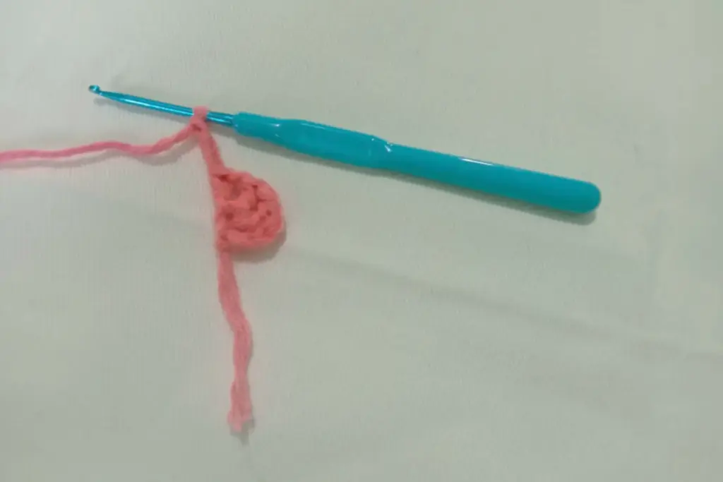 How to Crochet a Bandana with a Simple Flower Pattern