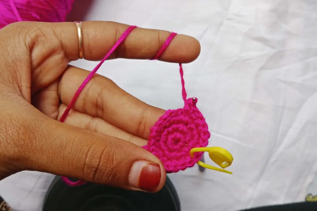 Tulip Crochet Keychain- Step by Step Guide for Beginners