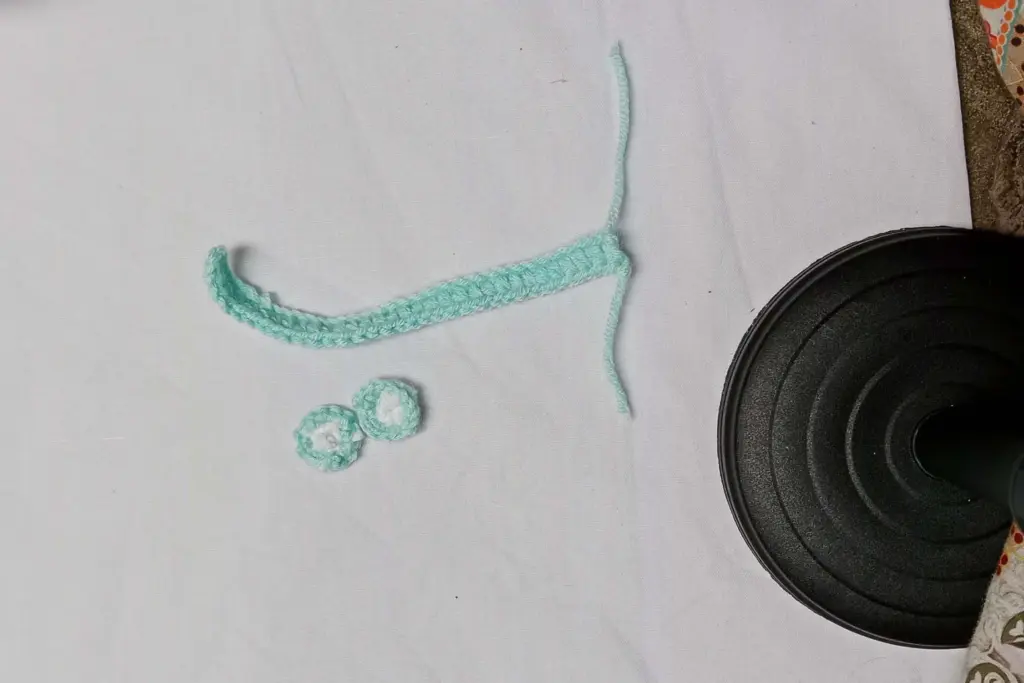 How to Crochet a Minions Keychain for Beginners