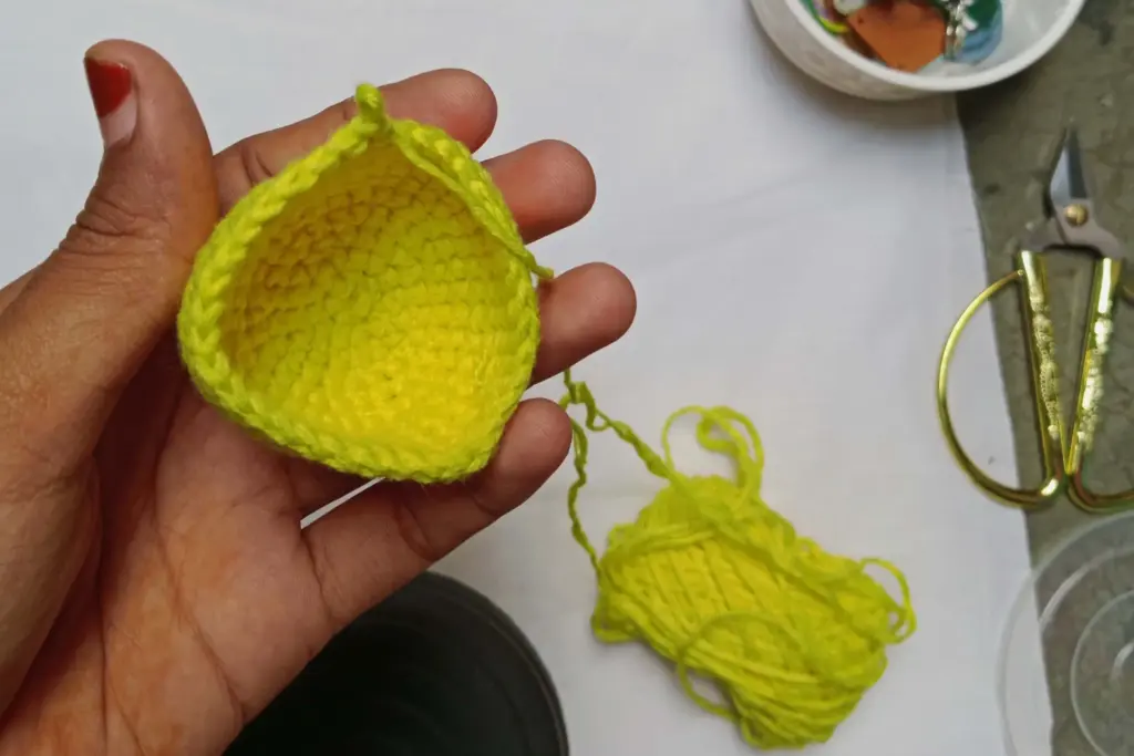 How to Crochet a Minions Keychain for Beginners