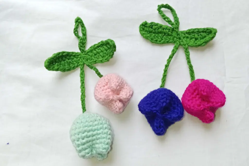 Tulip Crochet Keychain- Step by Step Guide for Beginners