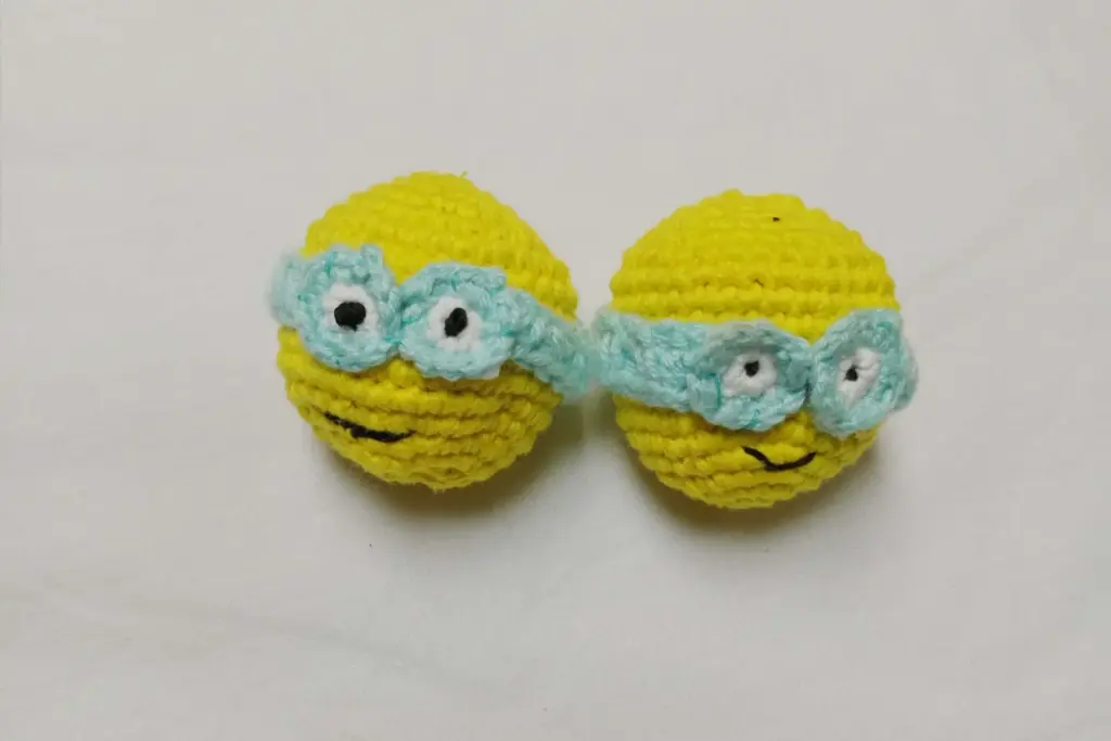 How to Crochet a Minions Keychain for Beginners
