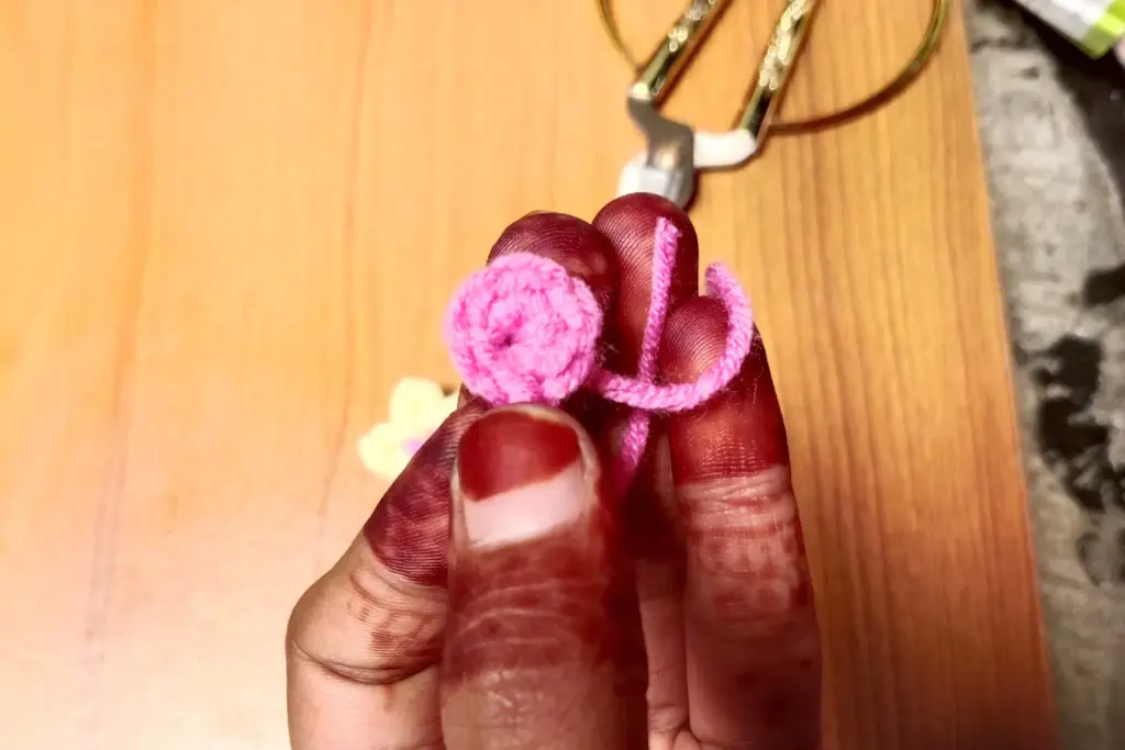 Forming the Base Mini Daisy